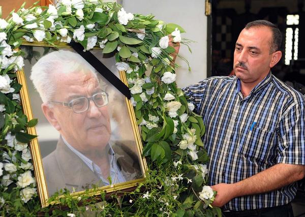 محمد الاسعد فرزند خالد الاسعد باستان شناس برجسته سوری که به دست داعش کشته شد در مراسم ترحیم پدرش در دمشق