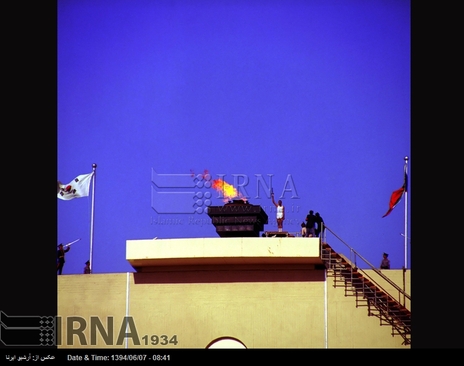 10شهریور 1353-مشعل بازی های آسیایی در مراسم افتتاح هفتمین دوره آن، در استادیوم آریامهر تهران( آزادی کنونی ) روشن می شود 