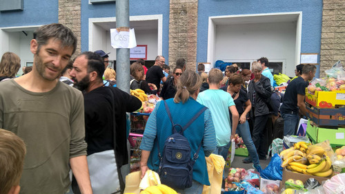 جمع آوری آب و غذا از سوی مردم آلمان برای مهاجران خارجی