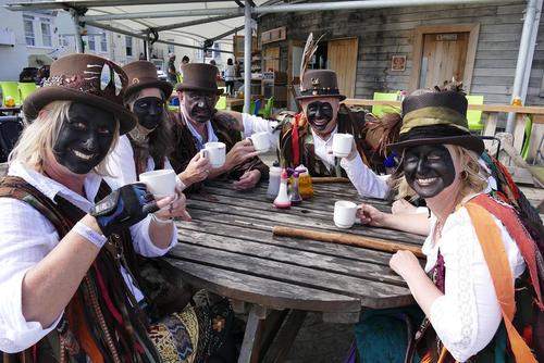 یک جشنواره سنتی و بومی در دورسِت بریتانیا