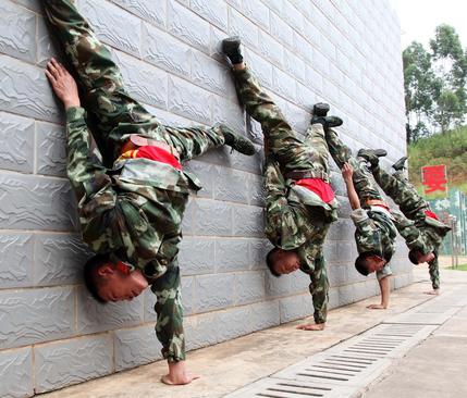 تمرینات بدنی نیروهای پلیس در نانینگ چین