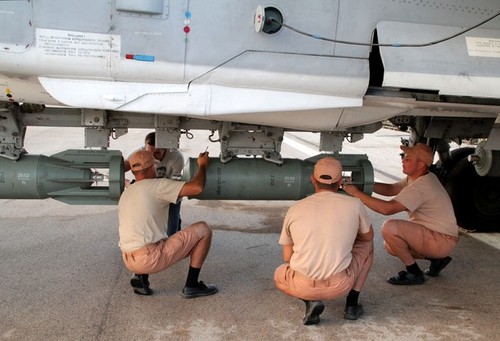تعمیر و نگهداری جنگنده های سوخو در فرودگاه حمیمیم - لاذقیه سوریه 
