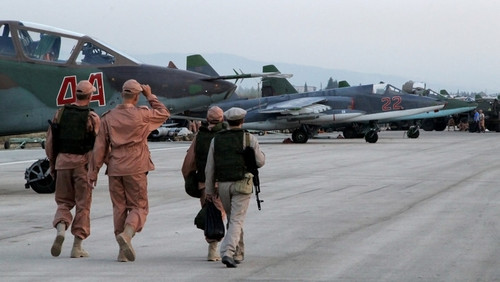  تعمیر و نگهداری جنگنده های سوخو در فرودگاه حمیمیم - لاذقیه سوریه 