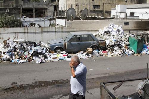 ادامه معضل انباشته شدن زباله ها در بیروت