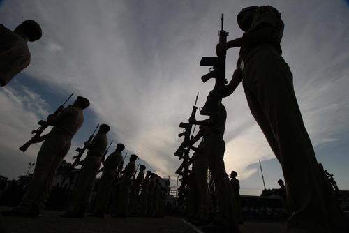 مراسم تشییع یک پلیس در کشمیر