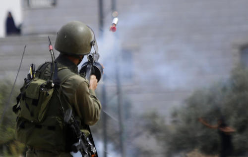 پرتاب گاز اشک آور به سمت معترضان فلسطینی – بیت لحم