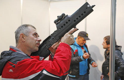 نمایشگاه بین المللی اسلحه و جنگ افزار در شهر کی یف اوکراین