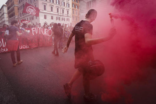 تظاهرات دانشجویان ایتالیایی علیه اصلاحات آموزشی نخست وزیر – رم