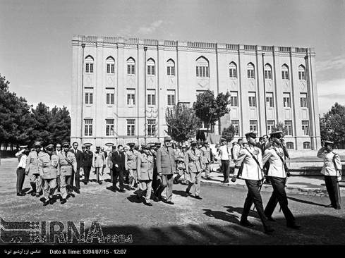 ژنرال دوگل از دانشکده افسری در تهران بازدید می کند