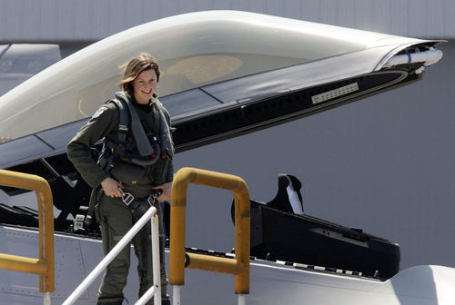 جمی جمیسیون، اولین زن خلبان هواپیمای جنگنده F-22A Raptor در آمریکا
