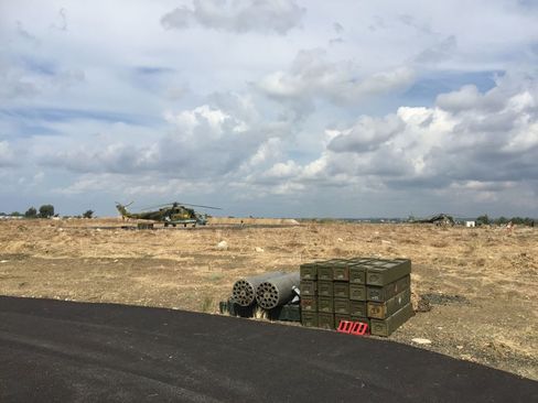 بالگردهای تهاجمی می ـ 24 روسیه برای اجرای ماموریت رزمی از فرودگاه نظامی 