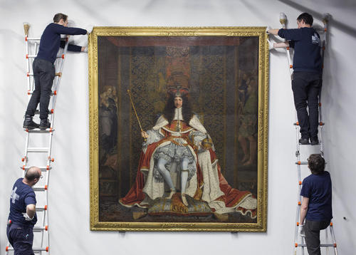 نصب تابلوی نقاشی چارلز دوم پادشاه اسبق بریتانیا در موزه دریایی ملی بریتانیا – لندن