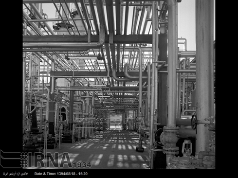 پالایشگاه نفت شیراز با ظرفیت پالایش دو میلیون تن نفت خام در سال و با حضور مقامات کشور افتتاح شد