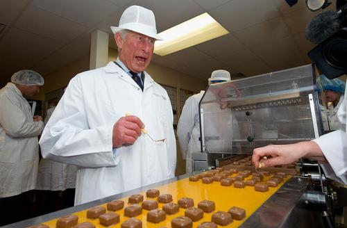 بازدید پرنس چارلز ولیعهد بریتانیا از یک کارخانه شکلات سازی در دورسِت