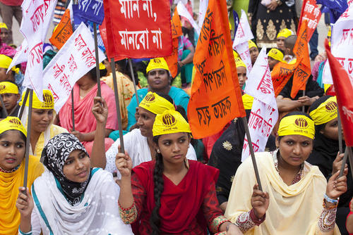 گردهمایی زنان بنگلادشی در شهر داکا به مناسبت روز جهانی منع خشونت علیه زنان