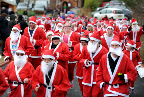 مسابقات دو در لباس بابانوئل در دورسِت انگلیس