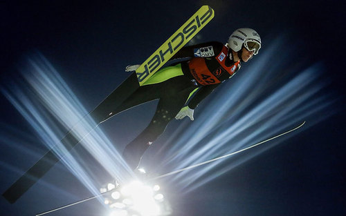 پرش اسکی باز اتریشی در مسابقات بین المللی اسکی پرش زنان در روسیه
