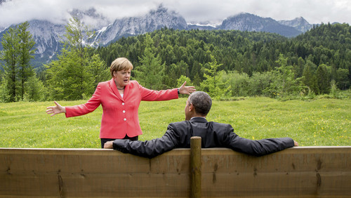 آنگلا مرکل صدراعظم آلمان در حال بحث با اوباما