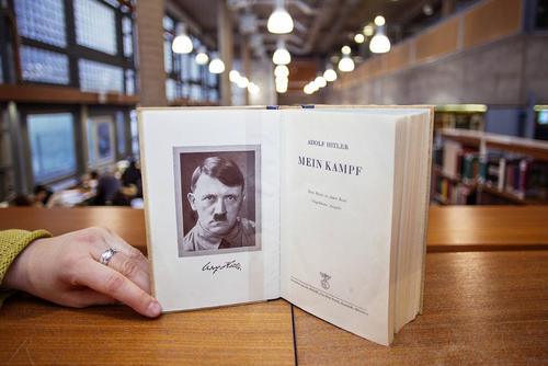 برای نخستین بار پس از جنگ دوم جهانی کتابفروشی های آلمان کتاب هیتلر با عنوان 