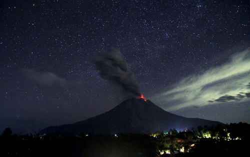 فعالیت کوه آتشفشانی در کارو اندونزی