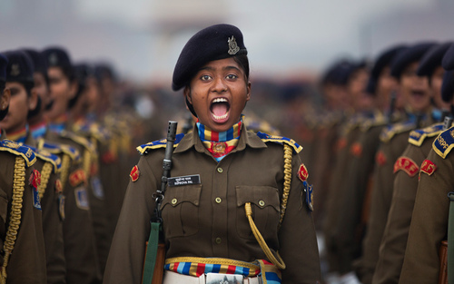 تمرین آمادگی رژه نیروهای نظامی هندی در آستانه رژه سالروز استقلال هند
