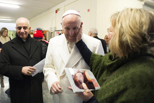 بازدید پاپ فرانسیس از یک آسایشگاه سالمندان در شهر رم