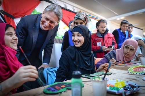 بازدید فیلیپ هاموند وزیر امور خارجه انگلیس از اردوگاه پناهجویان سوری در آدانا ترکیه