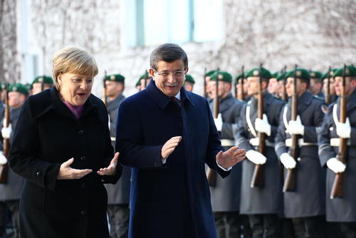 استقبال آنگلا مرکل صدر اعظم آلمان از احمد داوود اوغلو نخست وزیر ترکیه در برلین