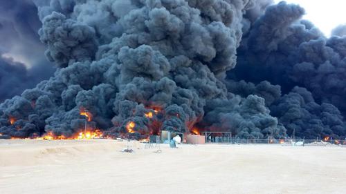 آتش گرفتن تانکرهای نفت در بندر راس النوف لیبی