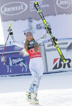 شادمانی اسکی باز آمریکایی از قهرمانی در مسابقات جهانی اسکی آلپاین – ایتالیا