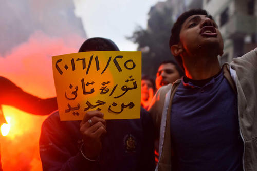 حامیان محمد مرسی رییس جمهور مخلوع مصر در پنجمین سالگرد پیروزی انقلاب مصر در قاهره دست به تظاهرات زدند