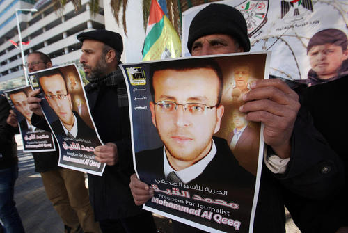 تظاهرات در همبستگی با محمد القیق روزنامه نگار فلسطینی که به مدت 65 روز در زندان اسراییل دست به اعتصاب غذا زده است- نابلس