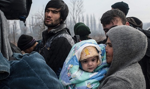 پناهجویان خاورمیانه ای در مرز مقدونیه و صربستان