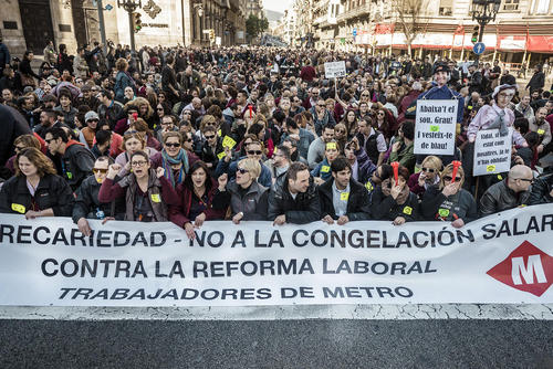 تظاهرات و اعتصاب کارکنان مترو در شهر بارسلونا اسپانیا علیه قانون جدید کار