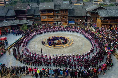 اقلیت قومی دونگ در جشنواره سنتی ساما در استان لیپینگ چین