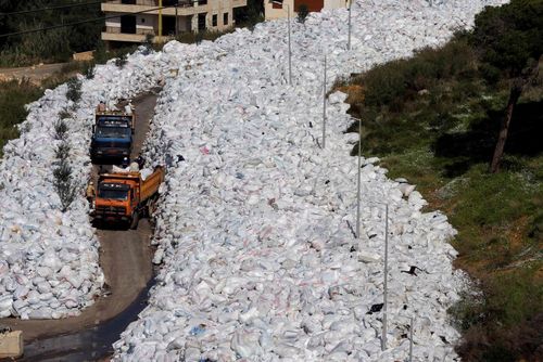 ادامه بحران انباشت زباله ها در بیروت