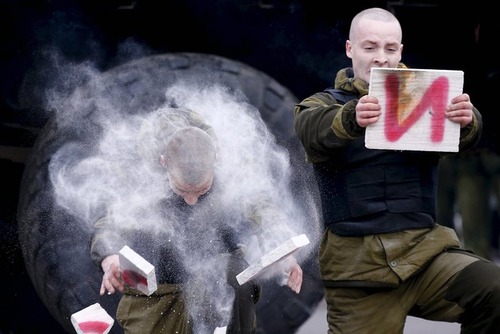 اجرای حرکات رزمی سربازان نیروی ویژه  در بلاروس