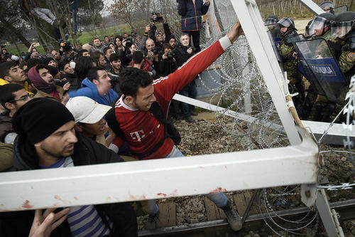 تجمع پناهجویان در مرز مقدونیه و یونان