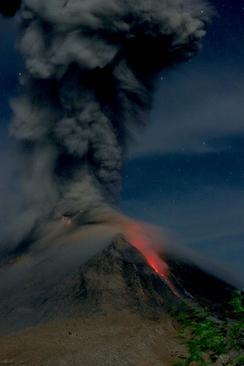 فعالیت کوه آتشفشان در کارو اندونزی