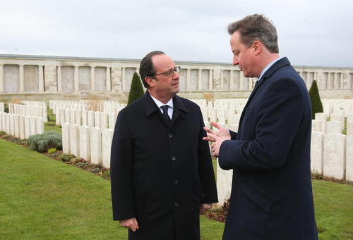 دیدار دیوید کامرون نخست وزیر بریتانیا با فرانسوا اولاند رییس جمهور فرانسه – فرانسه