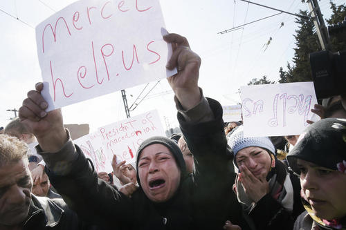 تظاهرات هزاران پناهجوی خاورمیانه ای در اعتراض به بسته ماندن مرز مقدونیه و یونان