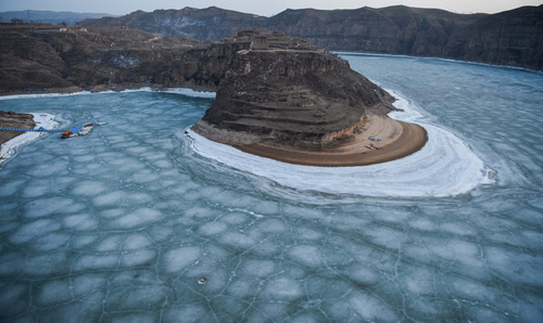 یخزدگی رود زرد در چین به دلیل برودت هوا