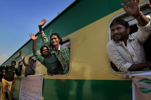 آزادی و عزیمت ماهیگیران هندی از ایستگاه قطار کراچی به کشورشان