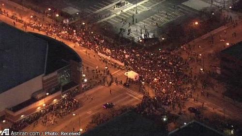 تجمع هزاران نفر از مخالفان ترامپ در محوطه بیرون دانشگاه ایلینویز شیکاگو