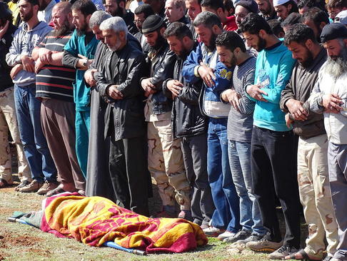 تشییع جنازه یکی از مخالفان مسلح حکومت سوریه در شهر درعا
