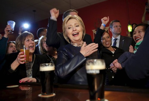 حضور هیلاری کلینتون نامزد دموکرات انتخابات ریاست جمهوری آمریکا در یک رستوران در شهر یانگستون ایالت اوهایو