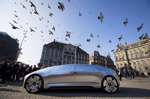 رونمایی از خودروی بدون راننده مرسدس بنز در شهر آمستردام هلند