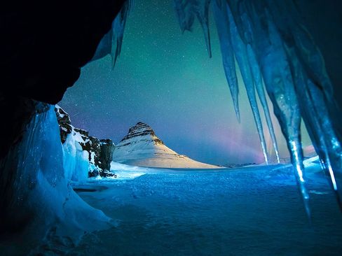 غار یخی در غرب ایسلند