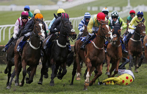 افتادن از اسب در جریان مسابقات اسب سواری – انگلیس