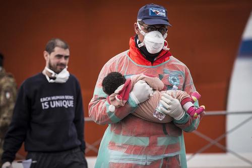 رسیدن دهها پناهجوی جدید به بندر سالرنو ایتالیا